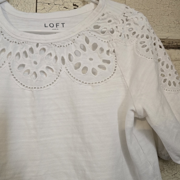 LOFT White Eyelet Detail Women's Top sz. Small. Great cond - Picture 3 of 4